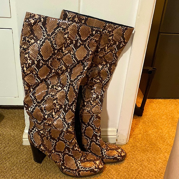 Vintage Shoes - Snake Print, Knee-High Heeled Boots, Like New Condition, size 9